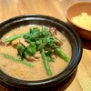 トーキョー ファミリー レストラン - 骨付きチキンと杏・アーモンドのタジン
