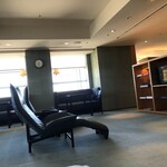 パーク ハイアット 東京 - スパのラウンジ。ドライフルーツや一部のソフトドリンクなどがフリー。アメニティがイソップで楽しいです