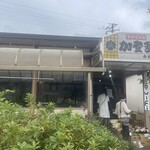 手打ちうどん専門店 加登多 - 入口で野菜を売っていました