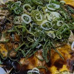 Okonomiyaki Gama - お好み焼き（大判）950円！レギュラーサイズは880円。