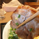 ラーメン櫻島 - 一枚チャーシュー麺　６５０円のチャーシュー　【　２０１３年１１月　】