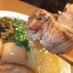 ラーメン櫻島 - 櫻島ラーメン　８５０円のチャーシュー　２　角煮の厚さ　【　２０１３年１１月　】