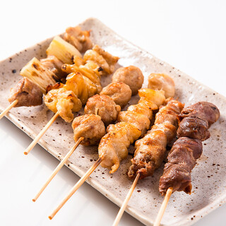 Enjoy our proud Yakitori (grilled chicken skewers) with salt or sauce of your choice ◎ Enjoy daily specials