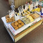 須崎食料品店 - 揚げ物類もセルフ