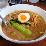 Tengu Kitakoshi Ramen - ◆醤油 天狗らーめん+焼肉丼　890円
                        スープ
                        醤油:鉄板！安定の美味しさ。
                        豚骨醤油は、年を重ねるごとに、濃厚になって行く気がします。