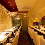 フレンチ割烹 宿 - 貸切ご宴会にも対応いたします。人数やご予算など、何なりとご相談ください。プライベートな空間で、パーティーや色々な飲み会・宴会をお楽しみ下さい。