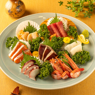 Our proud fresh fish sashimi sourced from Hokkaido