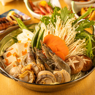 Seafood hotpot with lots of ingredients is perfect for the upcoming season!