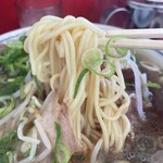 ラーメン 藤 - 麺は細麺。硬さは普通で注文。硬めにしたら良かった。