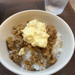 Raxamen momonoya - 肉みそタルタル丼