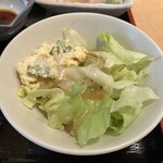 酒肴 亀八 - ポテサラ付き～。