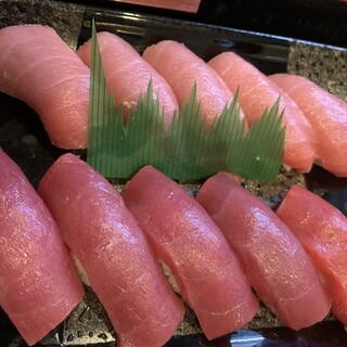 盡享一如既往的壽司飯和市場採購的鮮魚的超值!