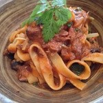 鮪ほほ肉のトマト煮込み、タリアテッレ