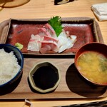 うみからそらへ - 刺身は  ブリ  カンパチ  タイ  タコ　