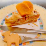 森のらくだ - 富有柿のタルト　らくだクッキー添え