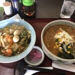 ファミリーラーメン さんげつ - 料理写真:中華丼とらーめんセット。1,050円。