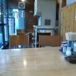 タロー軒 - ベンチシートから椅子に変わりました。