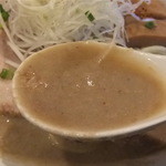 濃厚で、鶏ガラっぽくなく不思議とチキンを連想する濃厚スープ☆彡