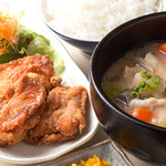 Takeya Shokudou - 野菜たっぷり豚汁と鶏唐揚げ定食  860円