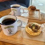 Kuninaka Shouten - ホットコーヒーとラフテーパン。