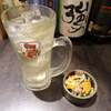 大衆酒場 フタバ - お通しとブラックニッカハイボール.