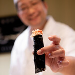Sushi Ryuuma - 香箱蟹、 鮪の頭肉の手巻き