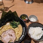 横浜家系ラーメン 小作大和家 - 