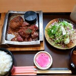 肉食堂 ハレノヒミート - 料理写真:1580円のステーキハンバーグ定食