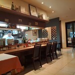 ビストロ バッカス - キッチンで腕を振るう友人のオーナーシェフ。