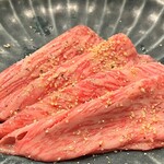 焼肉処 たつ吉 - 薄切りサーロイン