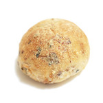 トロワ ブーランジェリー - 黒豆と雑穀のパン　(158円) '13 11月上旬