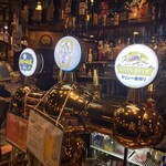 HUB - エンブレムが眩しく光ってる