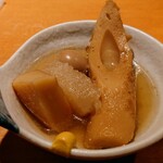 酒と飯スタンドゆうじ - 令和5年11月
営業時間(13:00〜24:00)
本日のおばんざいのちょこっとおでん盛り 税込330円