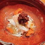 鮨 むとう - 福井の香箱蟹。酢醤油に漬けた外子をトッピング