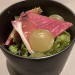 ITARU - 野菜とシャインマスカットのサラダ