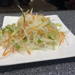 沙漠之月 - お通しの野菜の和え物。