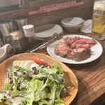 肉三昧 シュラスコ 小次郎 - サラダと食べるとまた美味しい