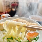 山の谷うどん - 柔コシの細麺タイプ
傍らの人参が、ちょっと嬉しい◎