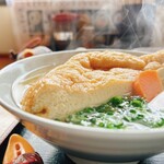 山の谷うどん - スゴいんですよ、この厚み⤴︎⤴︎
ほんとに、座布団みたい(膝まくら的)