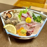 かすり - 造り盛り合わせ　カンパチ、スズキ、タイ、サザエ