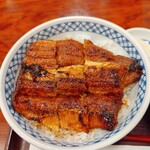 しげ吉 - 大きなうなぎです！幅広い部位で7cm以上で厚みもあります