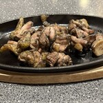 Yakitori Bakon - 炭焼きのもも　大です！