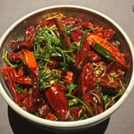 茶禅華 - 四川　唐辛子　山椒　上海蟹を詰めた手羽先