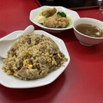 中華料理 丸鶴 - チャーハンと唐揚げ