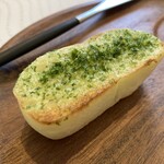 サンセリテ - ◉パン
      　こだわりのパンが何種類も出てきます❤️                             これは青さのパン❗️