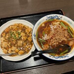 シン龍閣 - 台湾刀削麺+麻婆飯セット　950円
