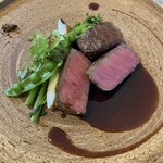 サンセリテ - ◉特産松阪牛…１
      　旨味が強い赤身ウチモモ肉　ジュ・ド・ヴィアンド
      　※赤身の旨味を楽しませて頂きました。
      　　お肉の量もたくさんあって良かったです❗️