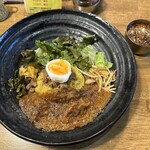 SPICY CURRY 魯珈 - ろかプレート 魯珈チキンカレー、1,050円＋ぷちカレー 限定カレー(激辛ポークキーマ～RED BRICK～)、300円