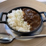 サンセリテ - ◉特産松阪牛…２
      　ハッシュドビーフ　神宮奉納米『結びの神』
      　※シェフの初の試み！
      　　コトコト煮込んだ松阪牛肉がいっぱい‼️