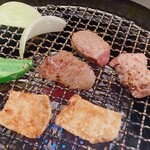 松庵 韓菜房 - 厳選四種盛り御膳　お肉焼いてるところ